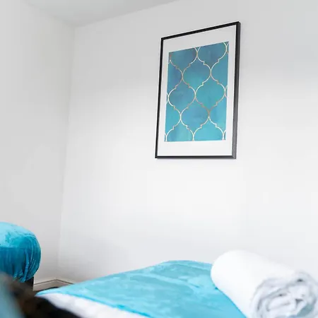 Detached 3 Bedroom House - Gaerden - Parking - Rated - Netflix - Wifi - 98c * Birmingham
