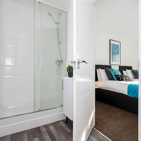 Detached 3 Bedroom House - Gaerden - Parking - Rated - Netflix - Wifi - 98c Birmingham