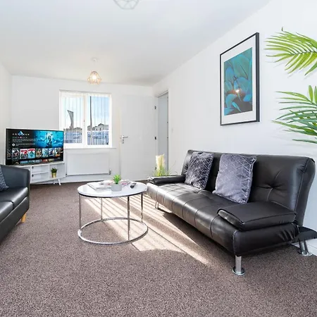 Detached 3 Bedroom House - Gaerden - Parking - Rated - Netflix - Wifi - 98c *