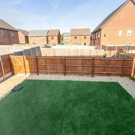 Holiday home Detached 3 Bedroom House - Gaerden - Parking - Rated - Netflix - Wifi - 98c